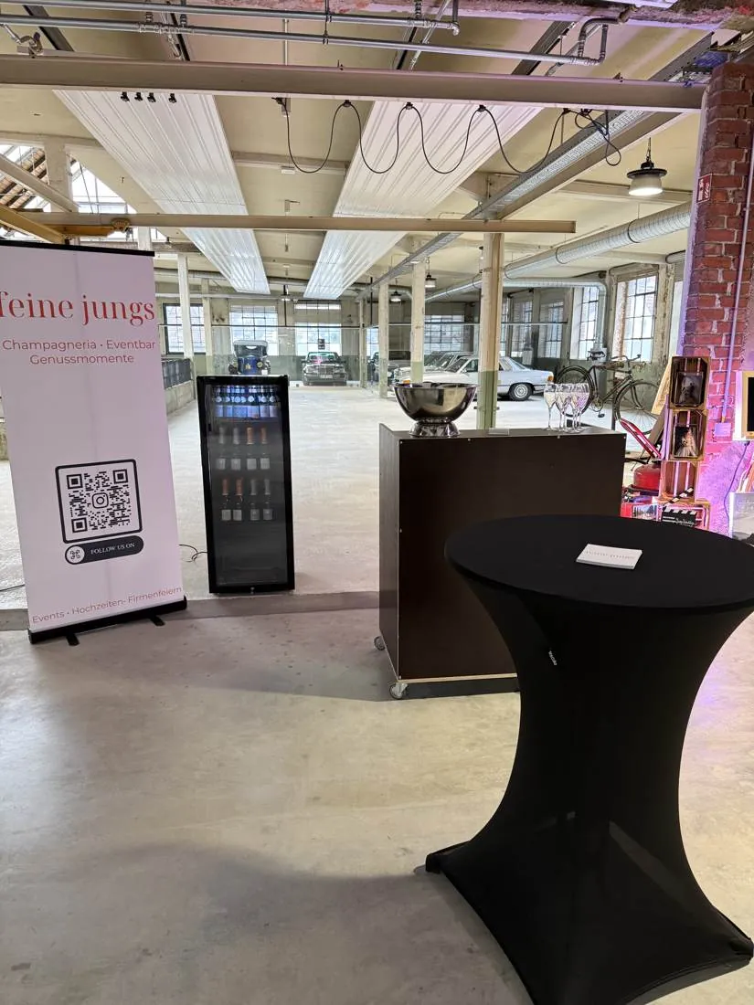 feine jungs Setup in einer Werkhalle