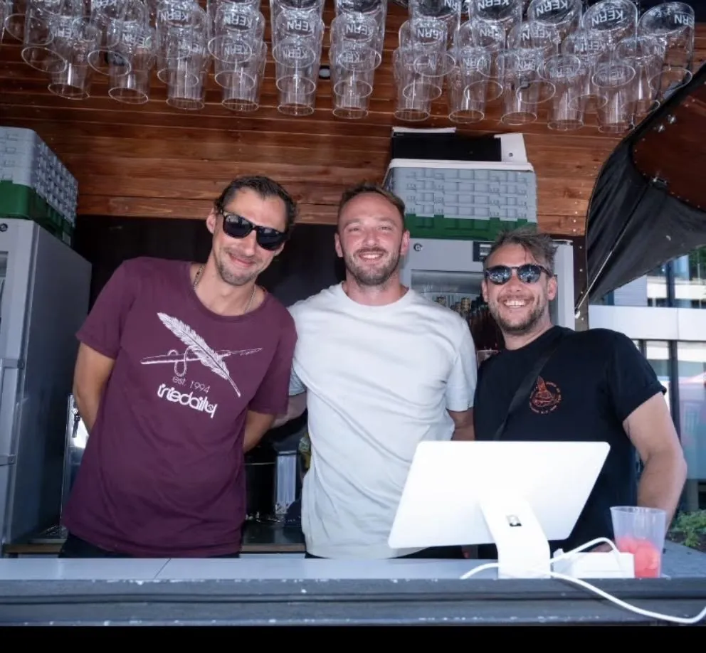 Das feine jungs Team hinter der Bar